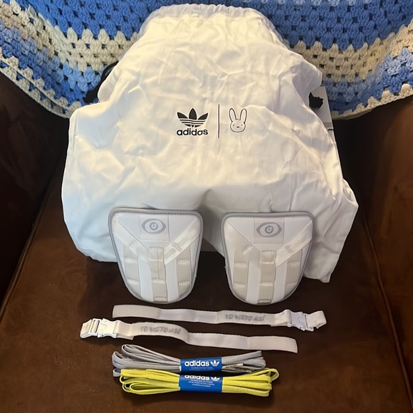 Bad Bunny x Adidas Forum Low “Last Forum” - Picture 6 of 6